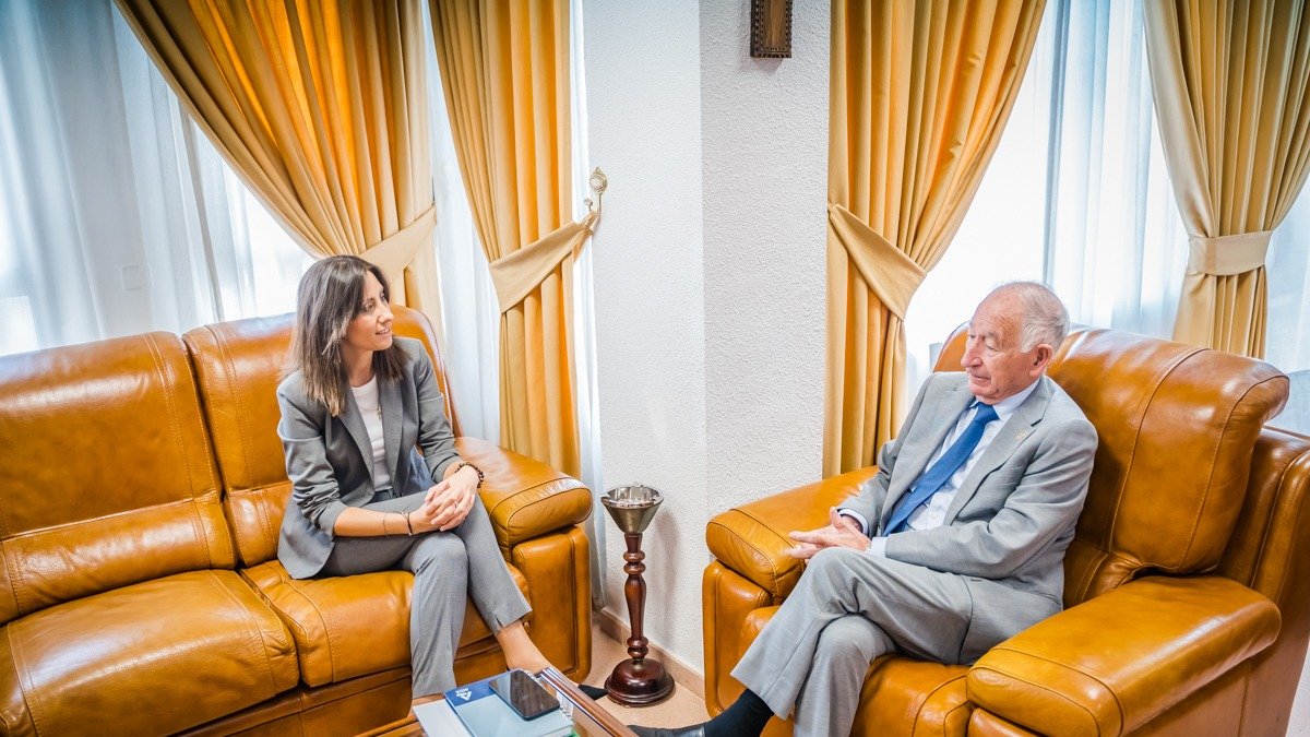 La delegada de Fomento y el alcalde de Roquetas de Mar.