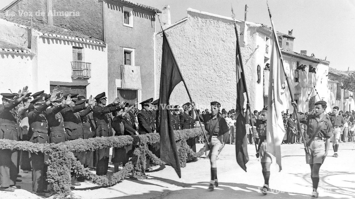 El 12 de octubre de 1939 se organizó una concentración magna de falangistas en el pueblo de Vélez Rubio. Foto D.F. Mateos