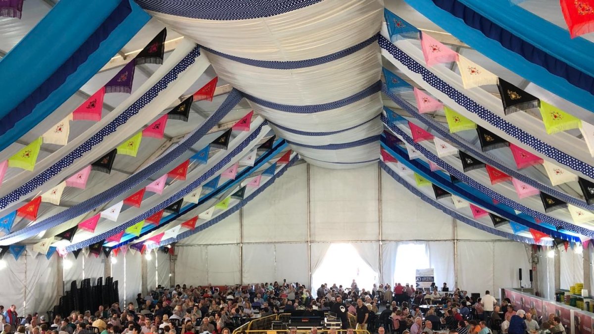 El tradicional desayuno con los mayores.