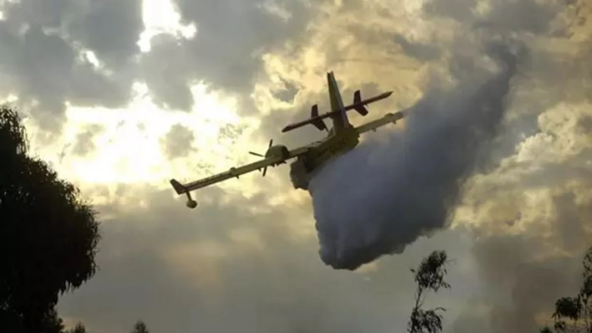 Imagen de archivo de los trabajos de extinción de un incendio en Almería.