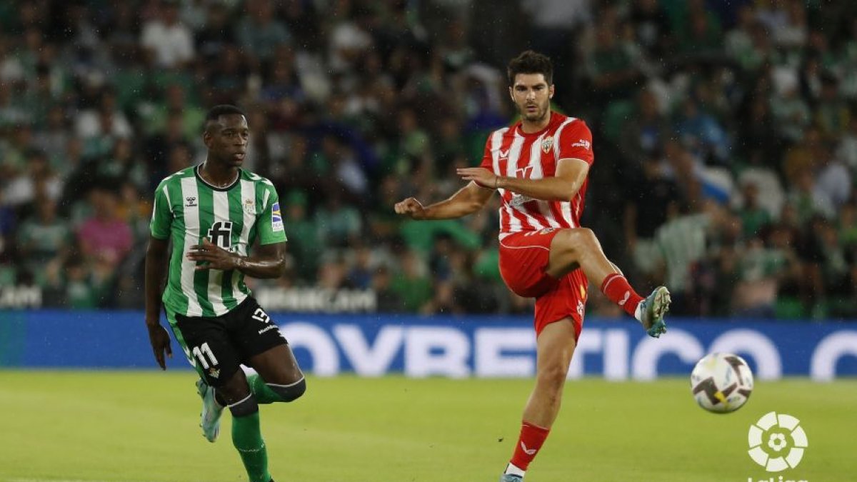 Melero pone orden en el juego del UD Almería.