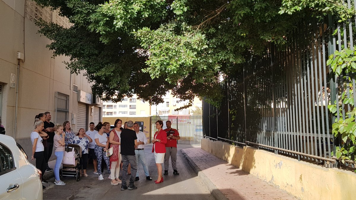 Visita de los concejales socialistas al colegio Ángel Suquía