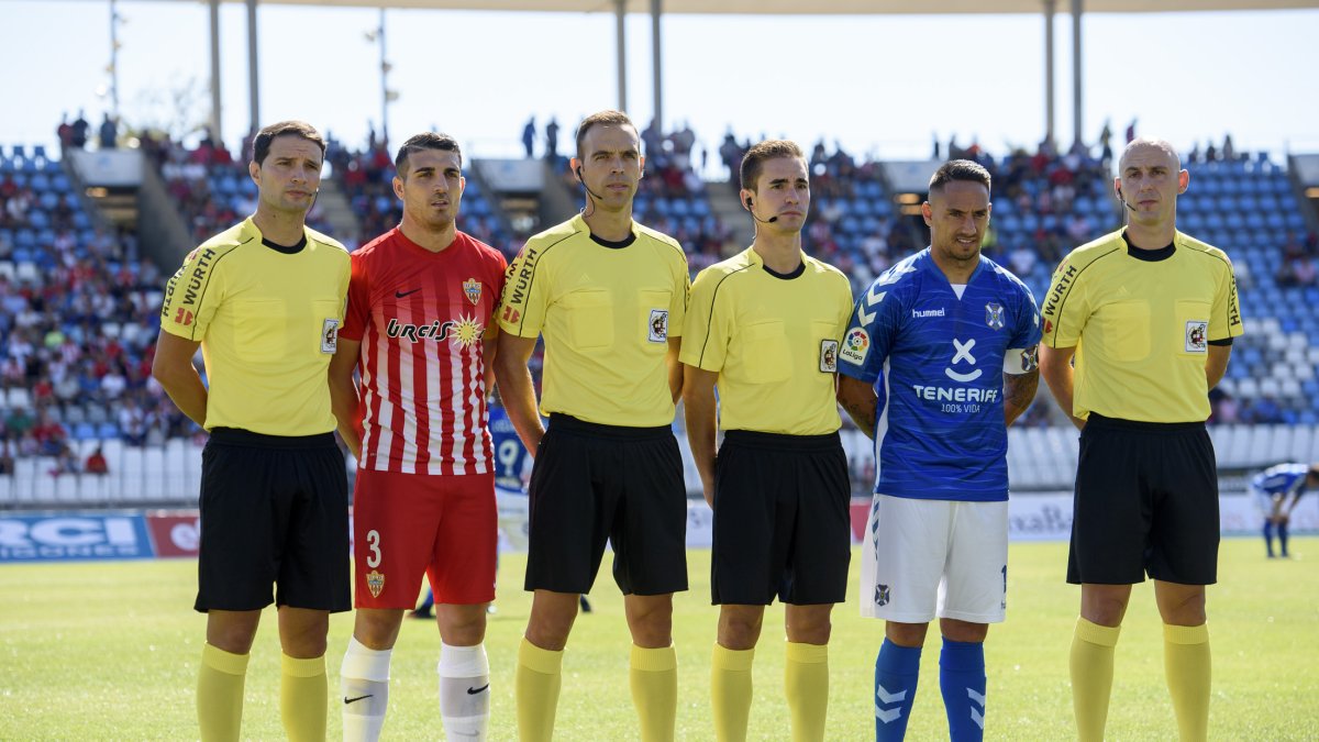 Cuadra Fernández en el último partido que le pitó al Almería en el año 2016.