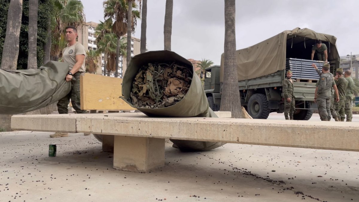 Montaje de carpas en Las Almadrabillas