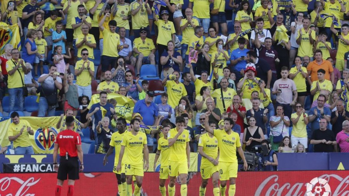 Otro Miura lejos del Estadio de los Juegos Mediterráneos.