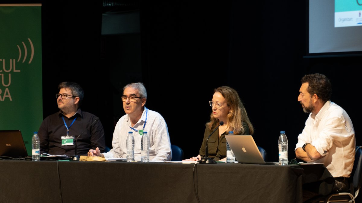 Ponentes de la mesa.