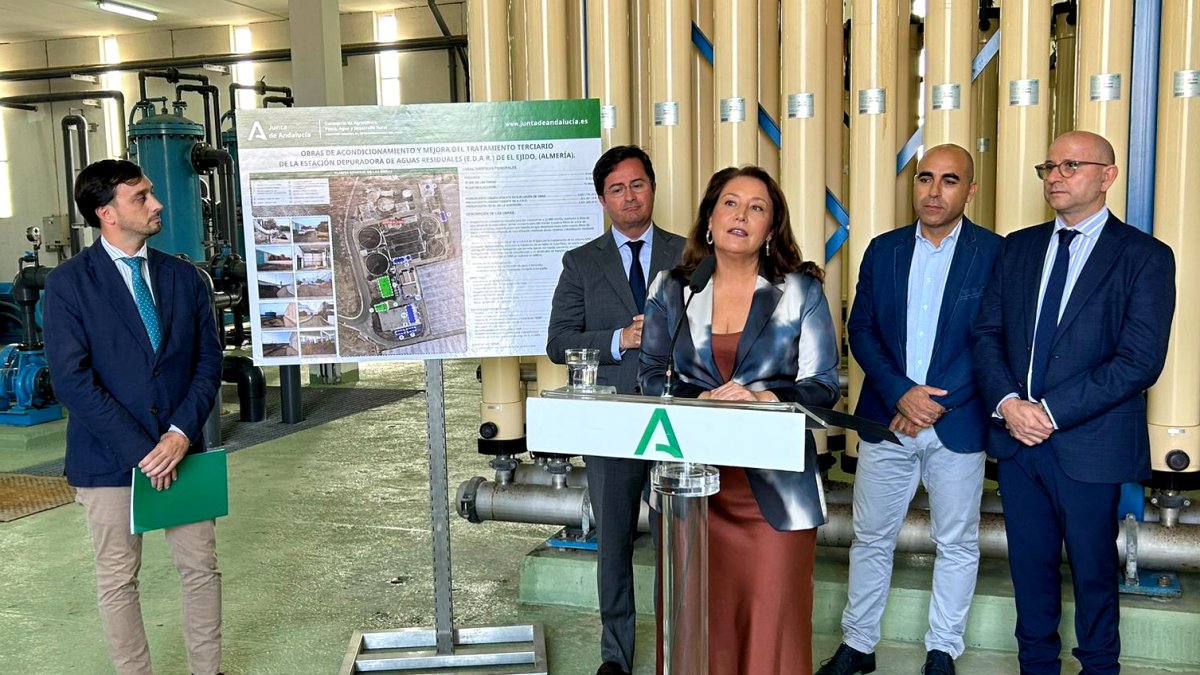 La consejera de Agricultura, Carmen Crespo, en su intervención desde la EDAR de El Ejido.