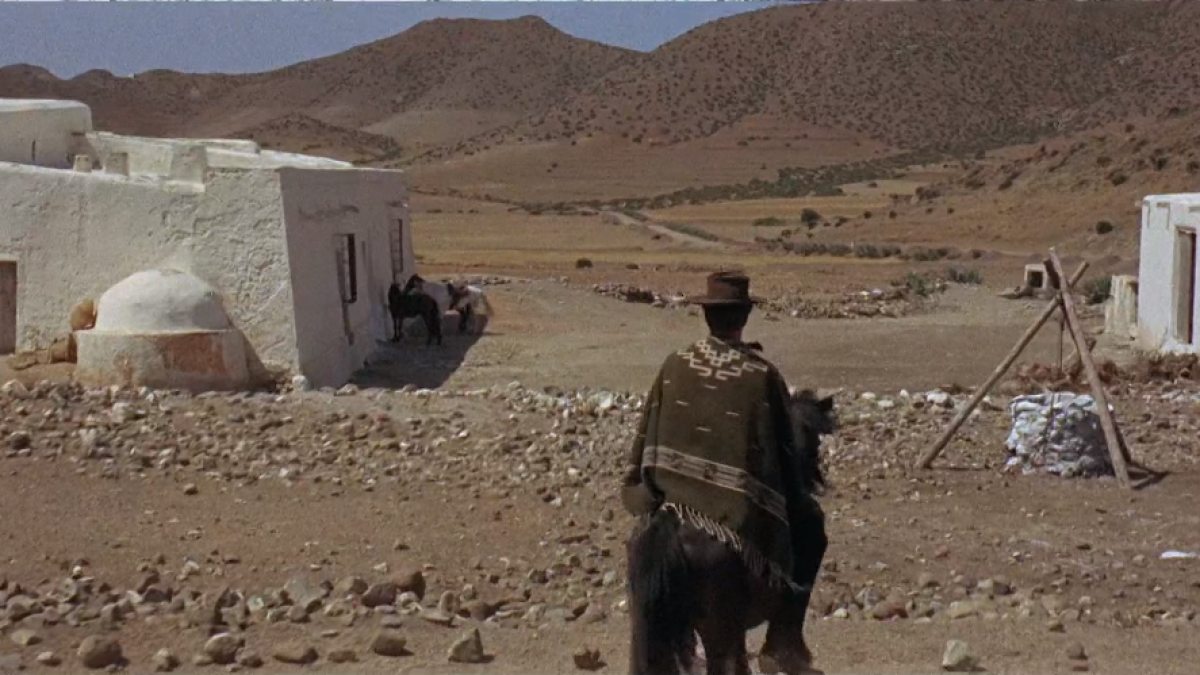 Clint Eastwood en el Cortijo El Sotillo de San José en uno de los primeros fotogramas de Por Un Puñado de Dólares (1964), de Sergio Leone.