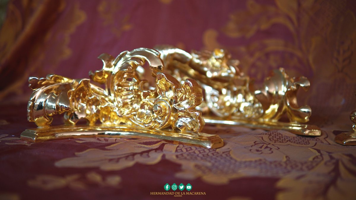 Uno de los elementos dorados recientemente para el paso de la Sentencia. Foto de la Hermandad de la Macarena.