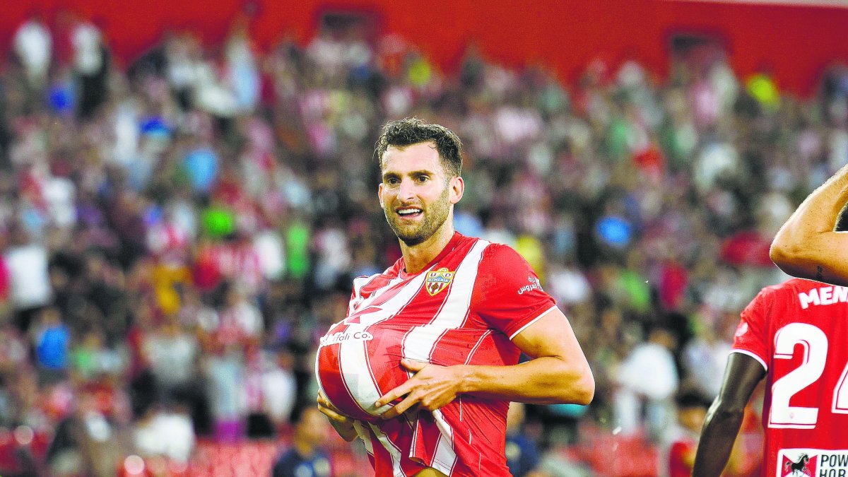 Leo Baptistao abrió su cuenta con el Almería y tuvo dedicatoria especial.