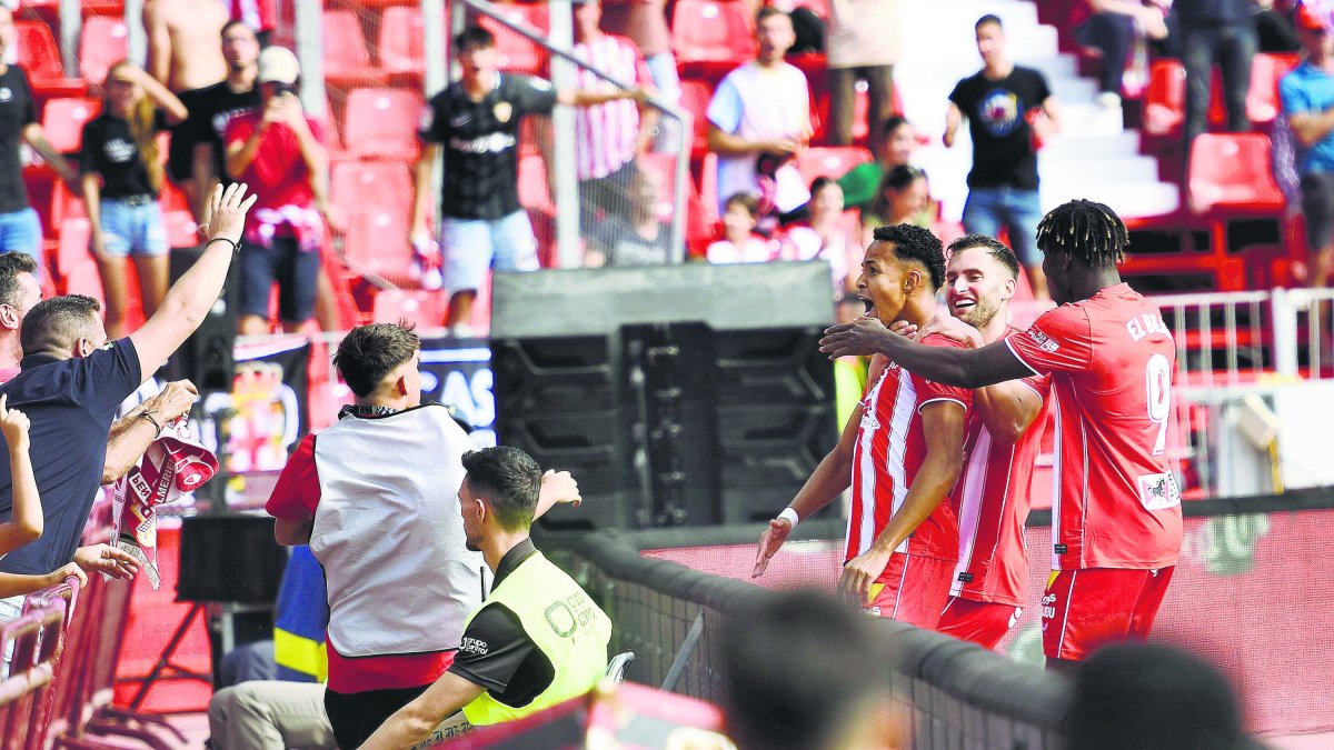 Lázaro celebrando con rabia el gol que daba el empate a los rojiblancos ante el Celta.