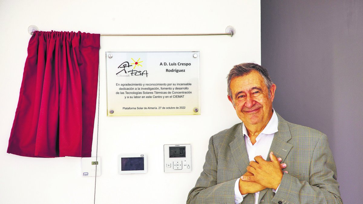 El nombre de Luis Crespo ya luce en el edificio central de la Plataforma Solar de Almería