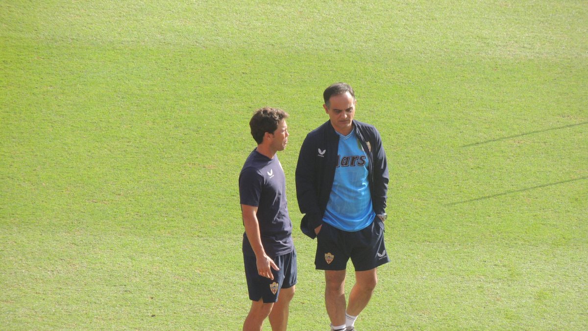 Rubi y Joao charlan antes del entrenamiento.