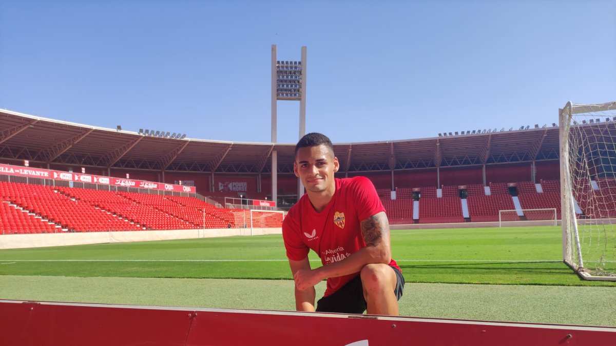 Kaiky en el Estadio de los Juegos Mediterráneos con LA VOZ.