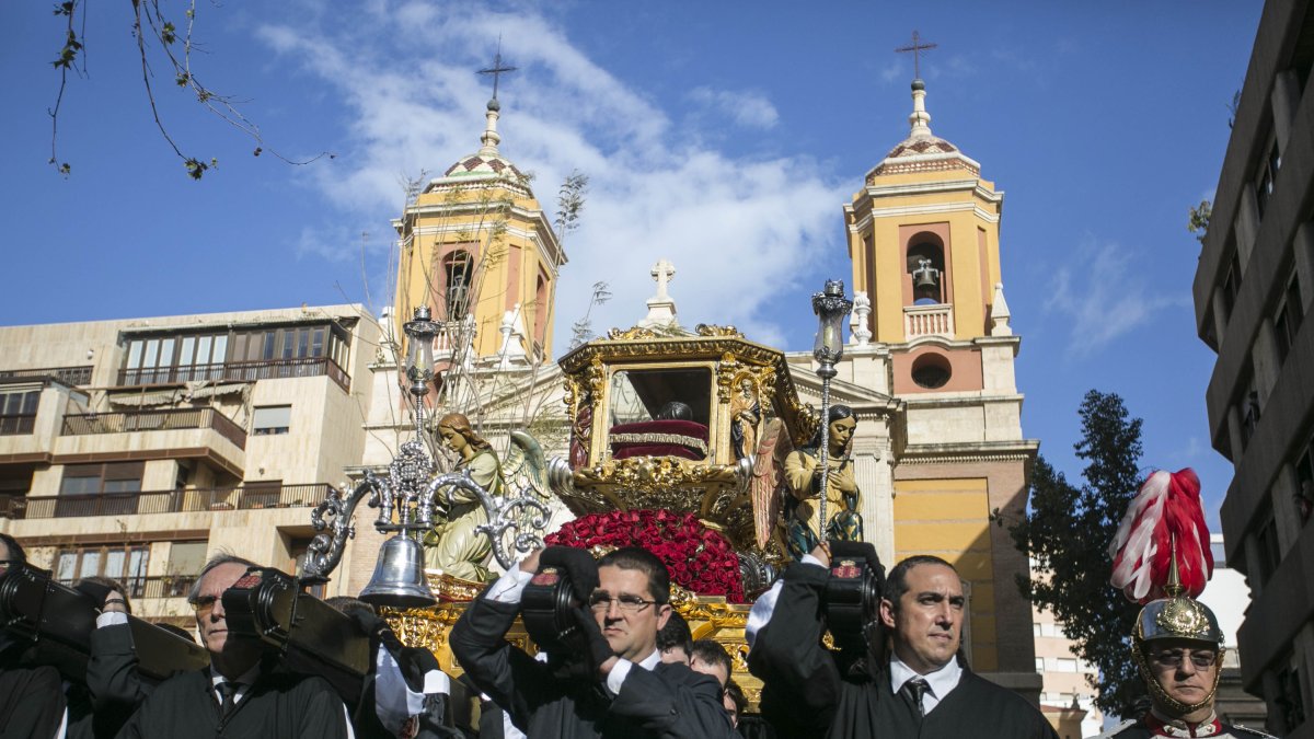La procesión del Santo Entierro durante la Semana Santa de Almería.