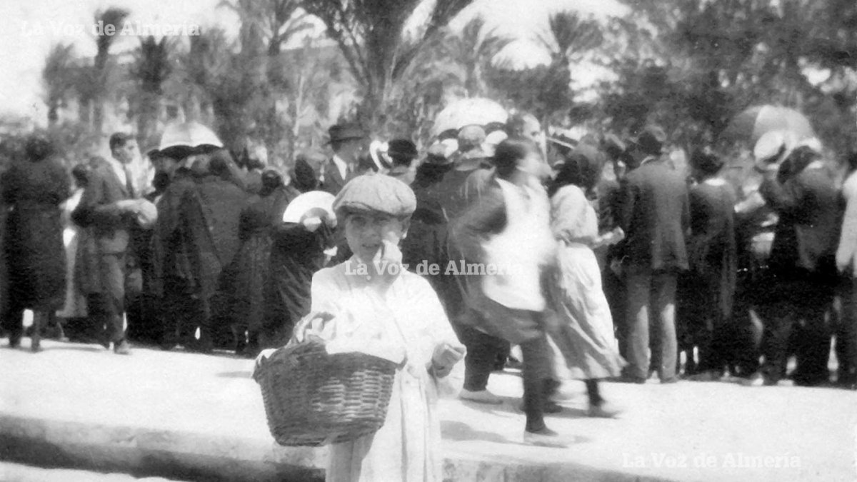 El 16 de mayo de 1922 el Parque y el andén de costa se vistieron de gala para recibir a los soldados del Batallón de la Corona.  Foto: Museo Terque
