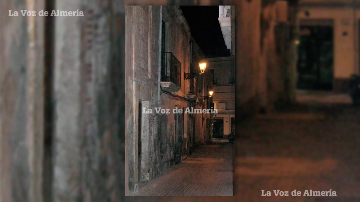 A los niños de antes nos daban miedo los callejones oscuros cuando se hacía de noche y a las nueve ya no pasaba un alma por la calle.