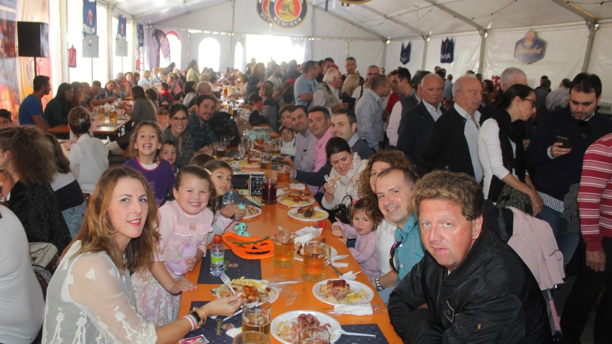 Imagen de archivo de una edición anterior del Oktober Fest en la capital almeriense.
