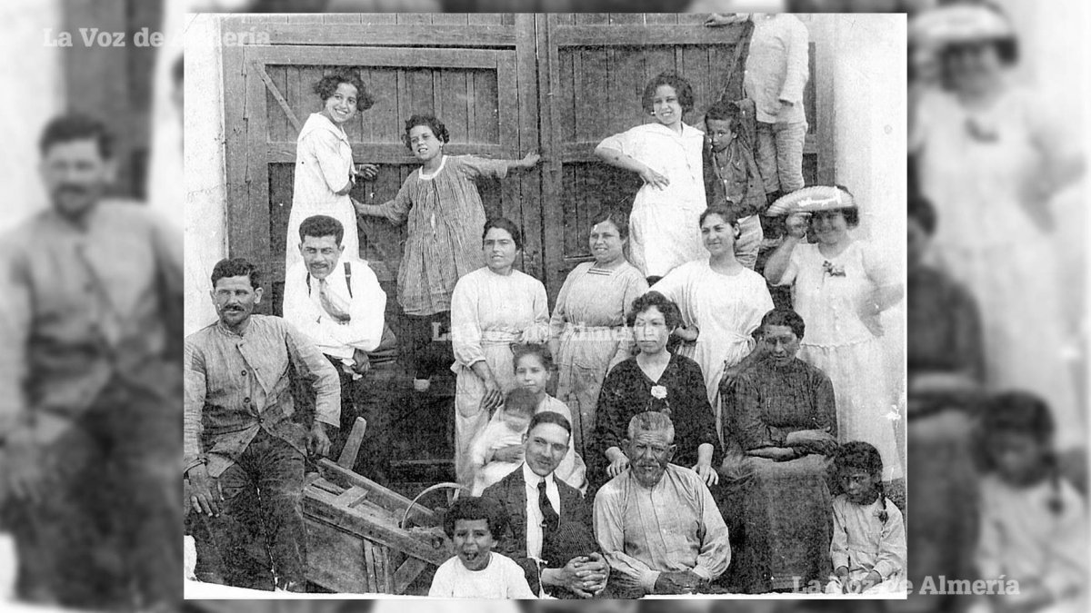 Corralón de José Díaz, situado en la calle del Inglés. Estaba dedicado a la crianza de cerdos y en él trabajaba toda la familia.