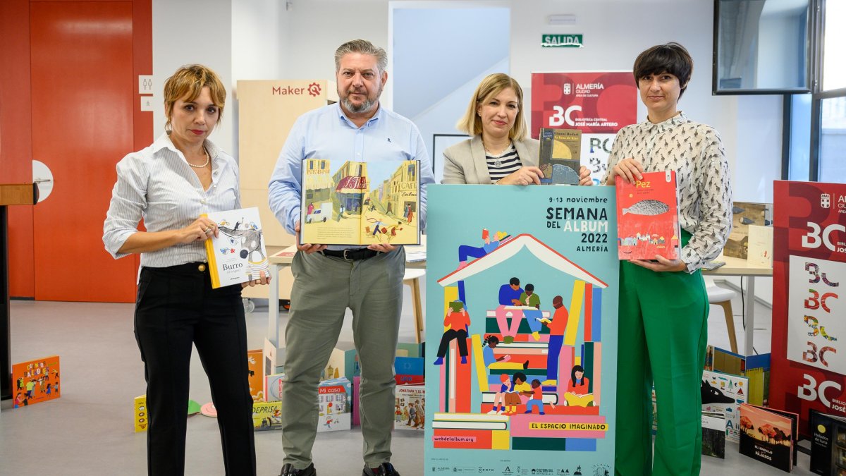 María del Mar Ruiz, Diego Cruz, Gema Sirvent y Ámina Pallarés, en la presentación de la Semana del Álbum.