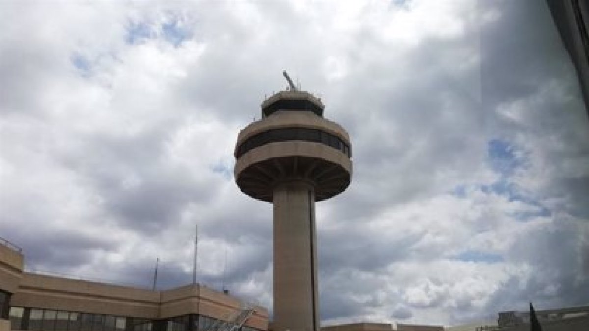 Restablecido el tráfico aéreo tras el paso de un cohete chino sin incidentes.