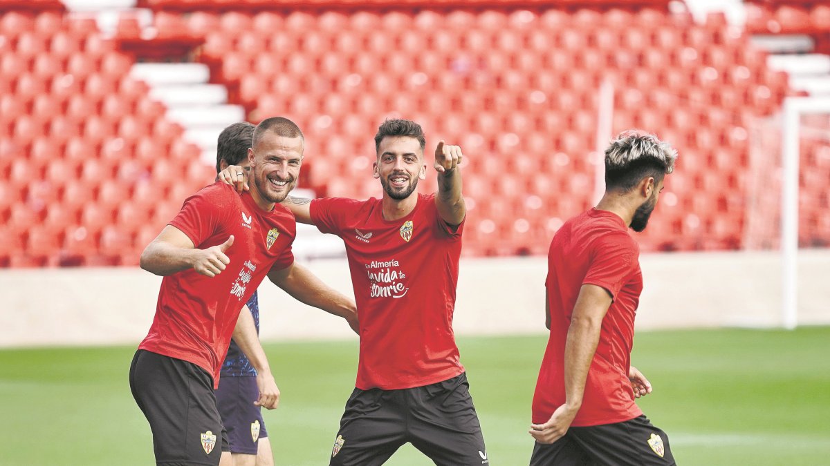 Un Almería que va sin miedo al Camp Nou para competirle a todo un Barça.