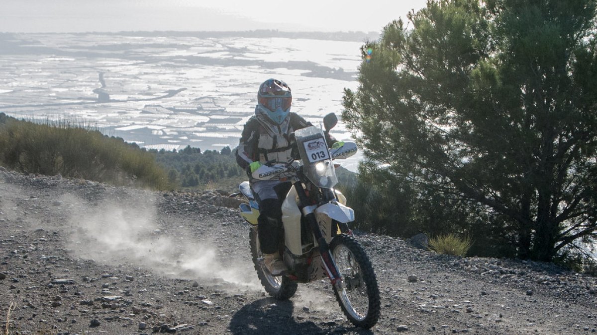Un motorista por la Sierra de Gádor.