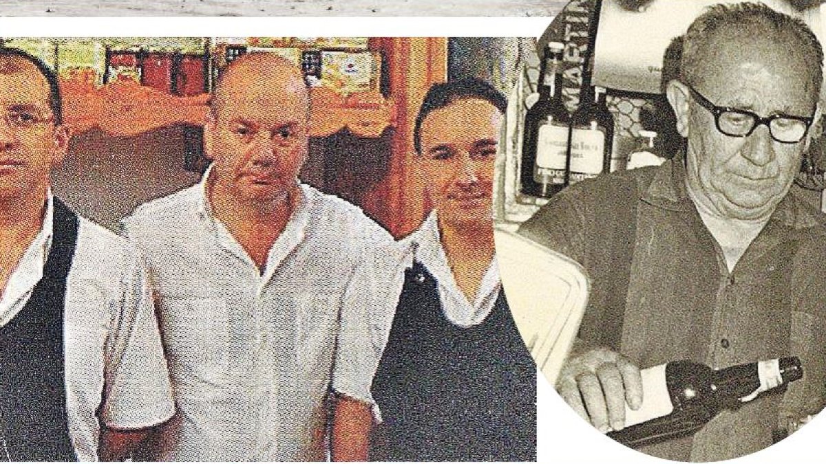 Joaquín López Godoy, el patrón que gobierna Casa Joaquín, junto a Francisco y Antonio; a la derecha, su abuelo Joaquín López Rivas.