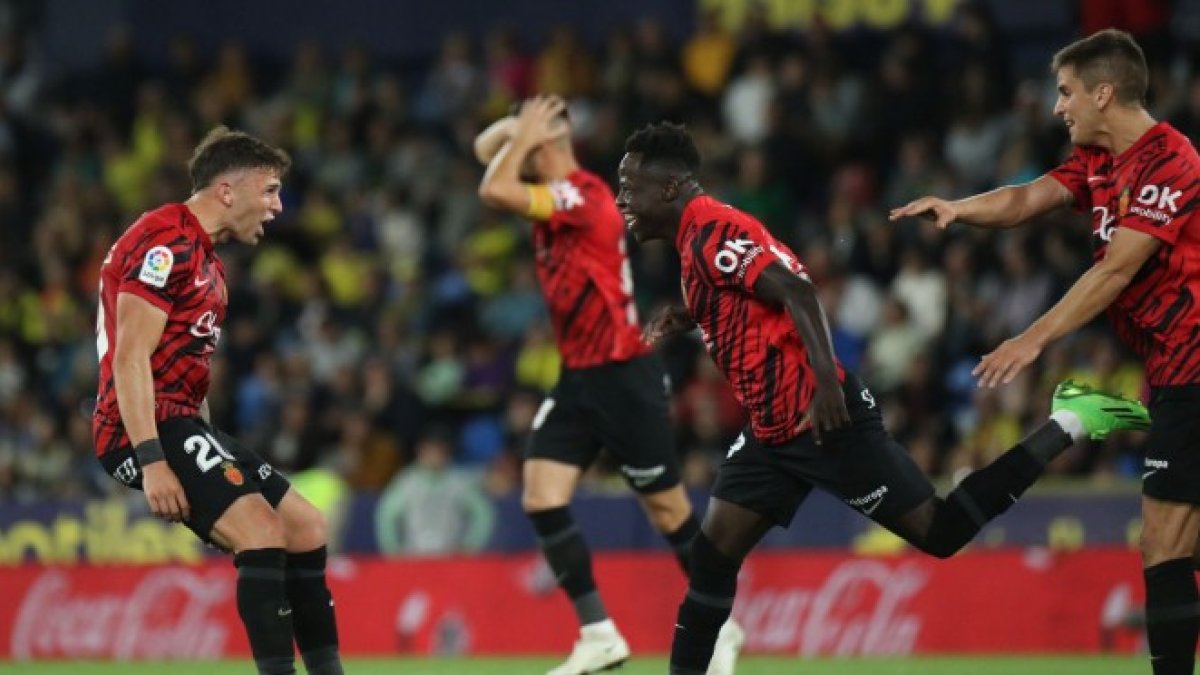 Los jugadores del Real Mallorca celebran uno de los goles en Valencia.