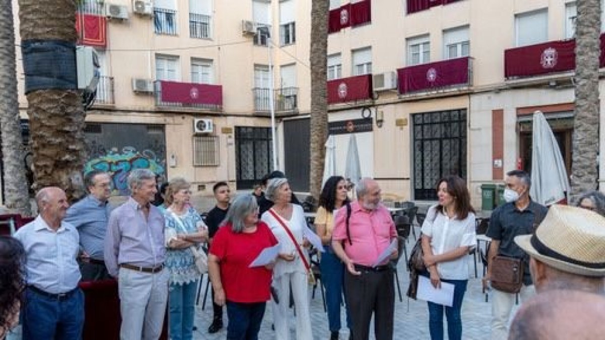 Entre los actos, se leyeron poemas de Aturo Medina en recuerdo de Celia Viñas.