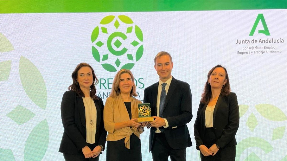 Trofeo elaborado por la Escuela del Mármol para los Premios Comercio Interior.