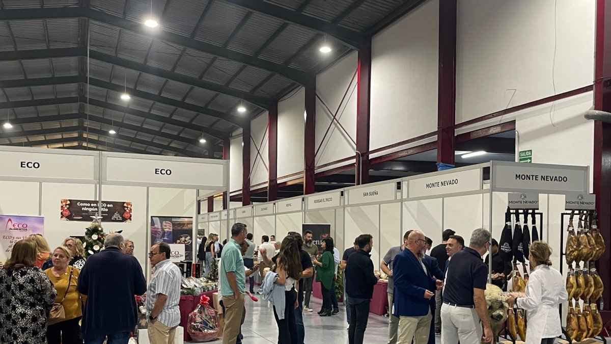 Visitantes en la Feria de su 30 aniversario con grandes y prestigiosas firmas.