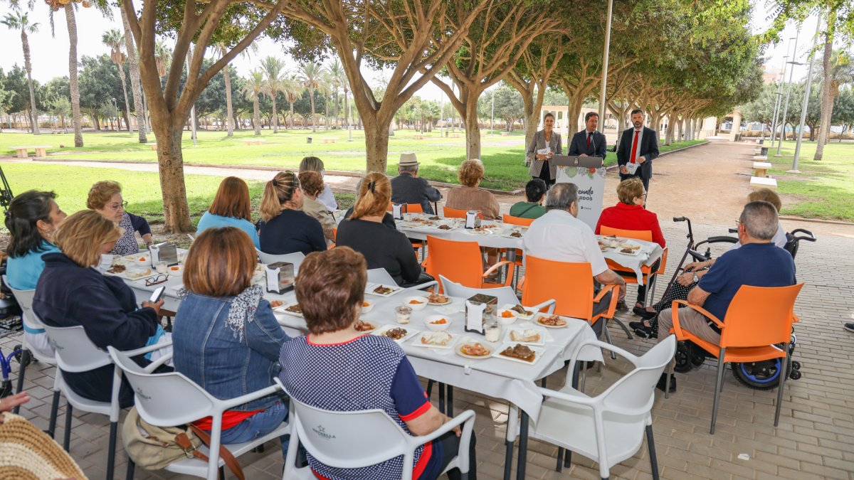 Presentación del recetario \'Saboreando Recuerdos\' en El Ejido.