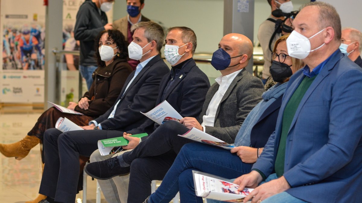 Los alcaldes de Níjar y Cuevas en Almerialva durante la presentación.