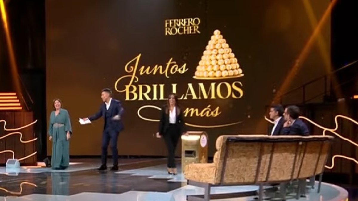 Rosa María Cano, a la izquierda, alcaldesa de Mojácar, en el acto en Madrid.