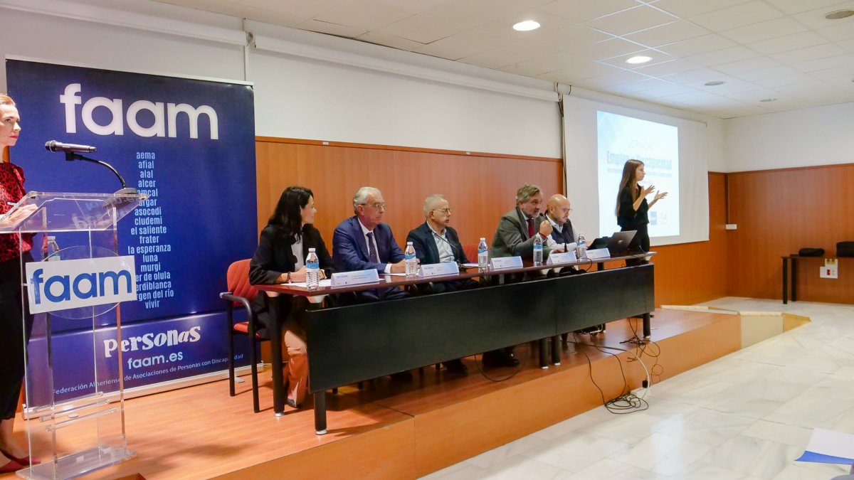 La jornada de empleo ha sido organizada por la FAAM.