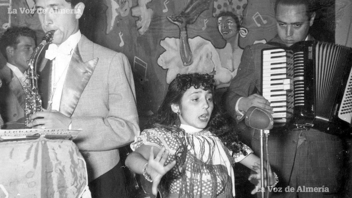 Una de las niñas que triunfaron en la Almería de los 50 fue Mary Carmen Oña, que llegó a cantar acompañada de los músicos más importantes de la época