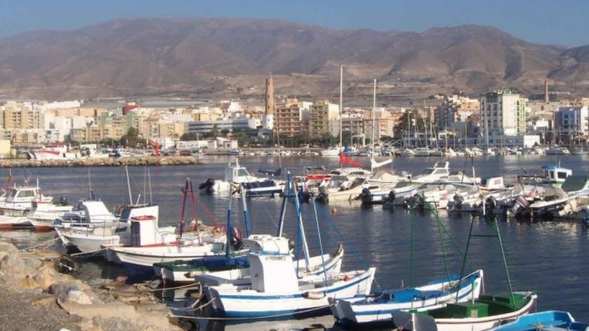 Imagen de archivo del Puerto de Adra.