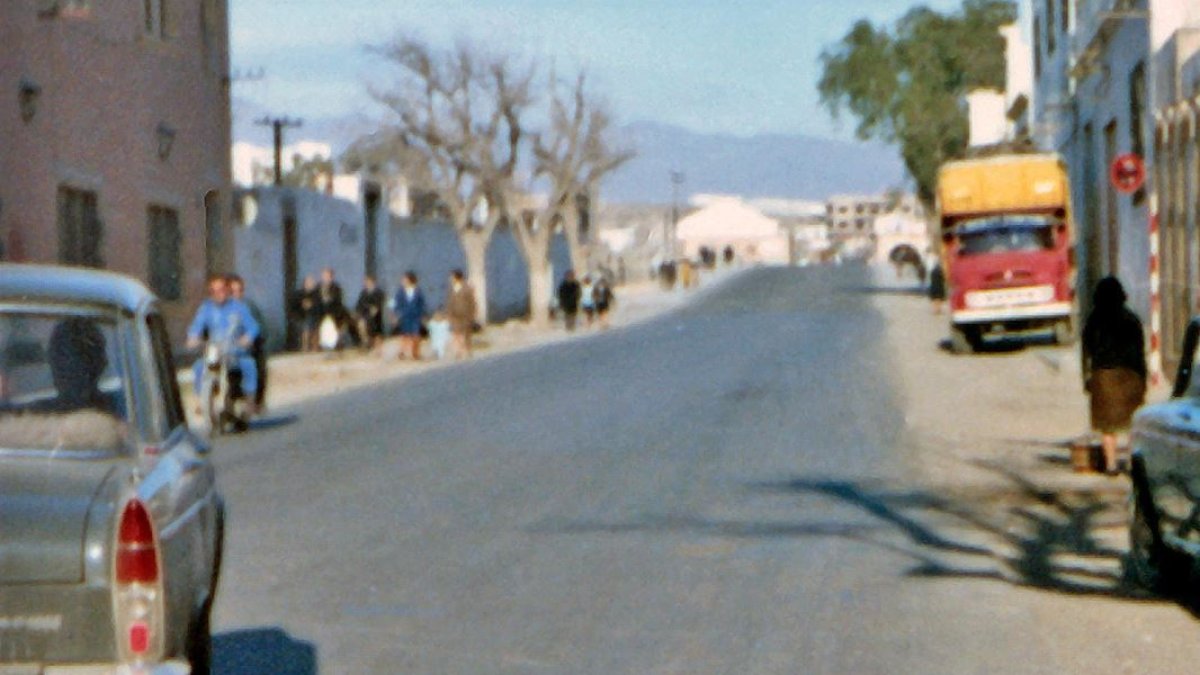 A comienzos de los años 60 el tramo que iba de la Escuela de Maestría al cruce de la Carretera de Ronda.