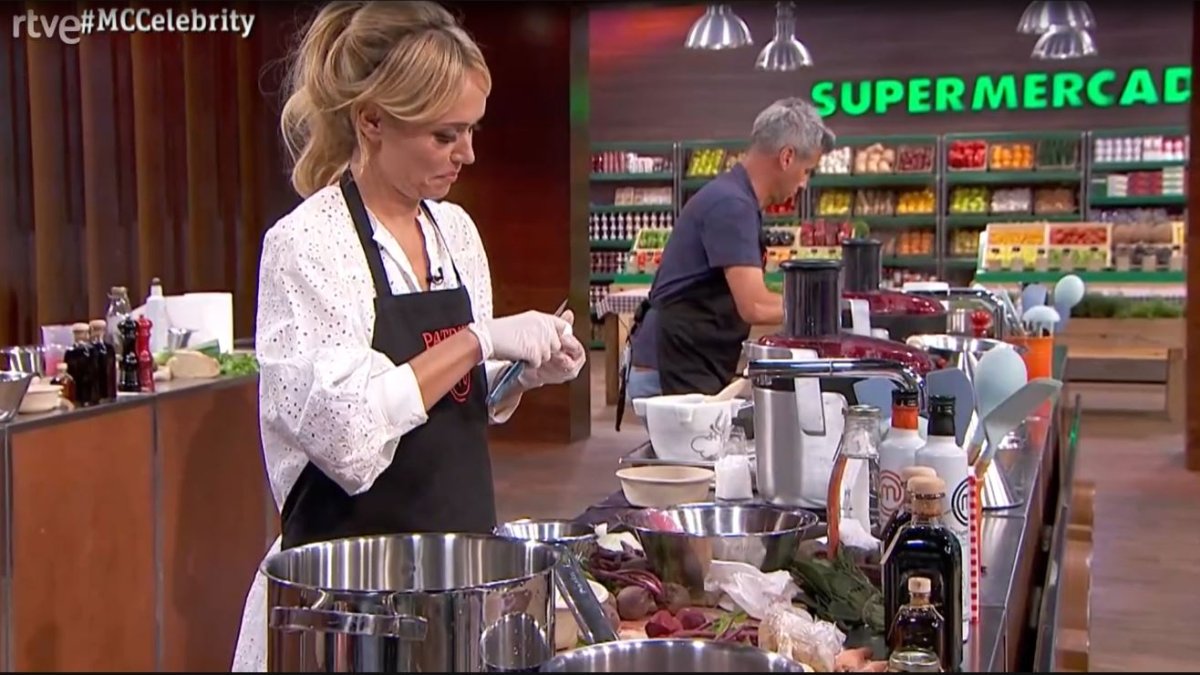 Patricia Conde y Nico Abad durante la prueba de eliminación en una imagen en la que se ve el mortero almeriense.