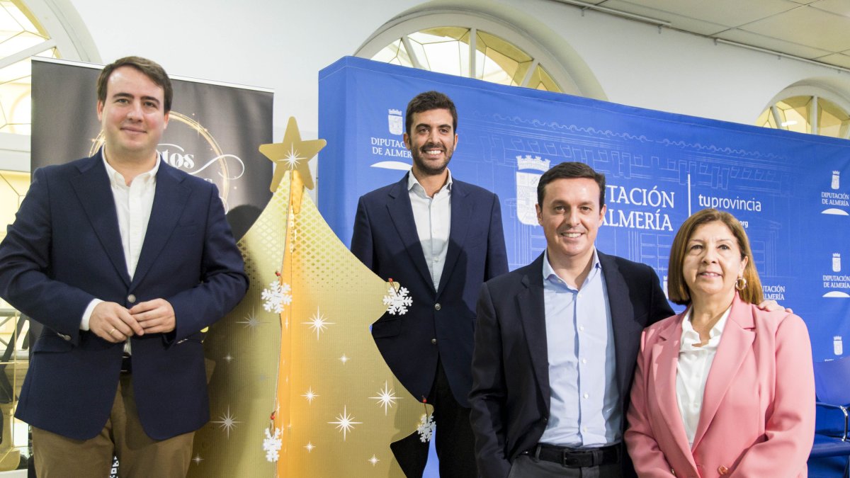 Diputación y ayuntamiento de Mojácar se unen para que el municipio mojaquero brille en Navidad.