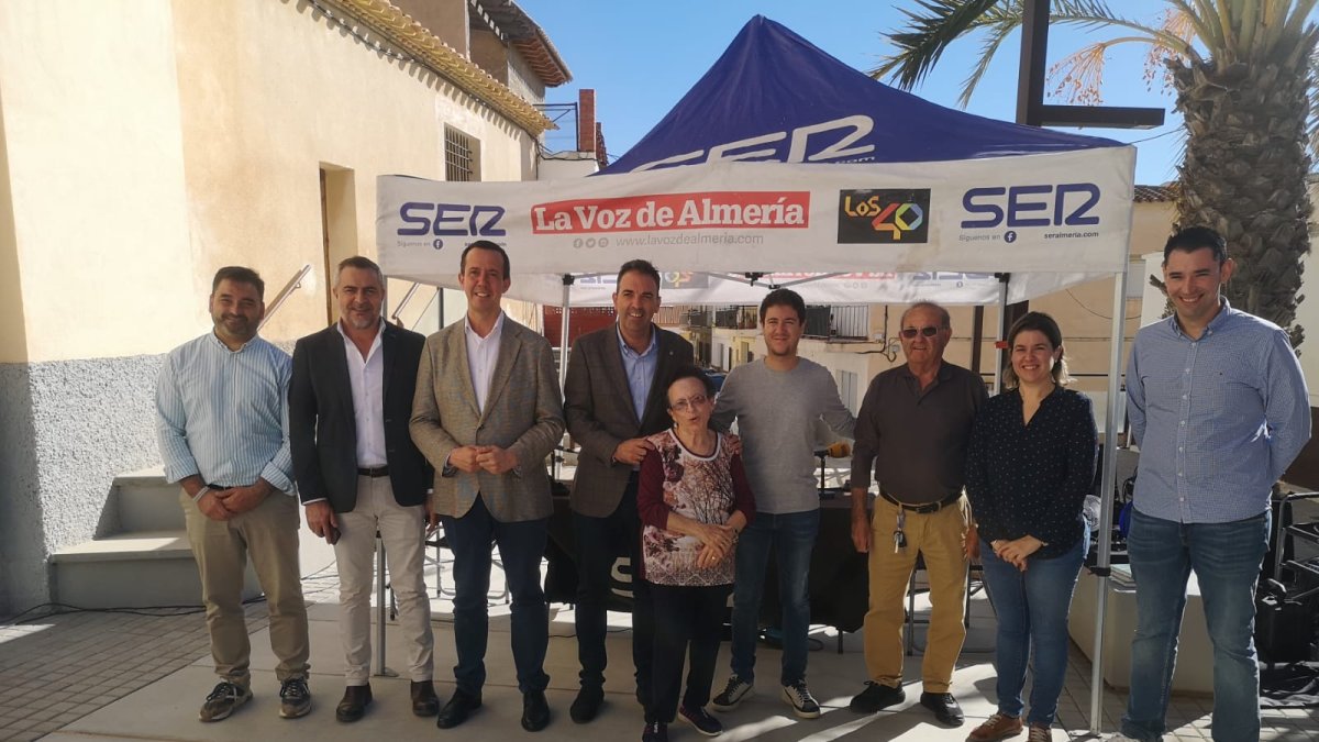 Foto de familia Invitados, autoridades municipales y provinciales como el subdelegado del Gobierno, José María Martín o el secretario provincial