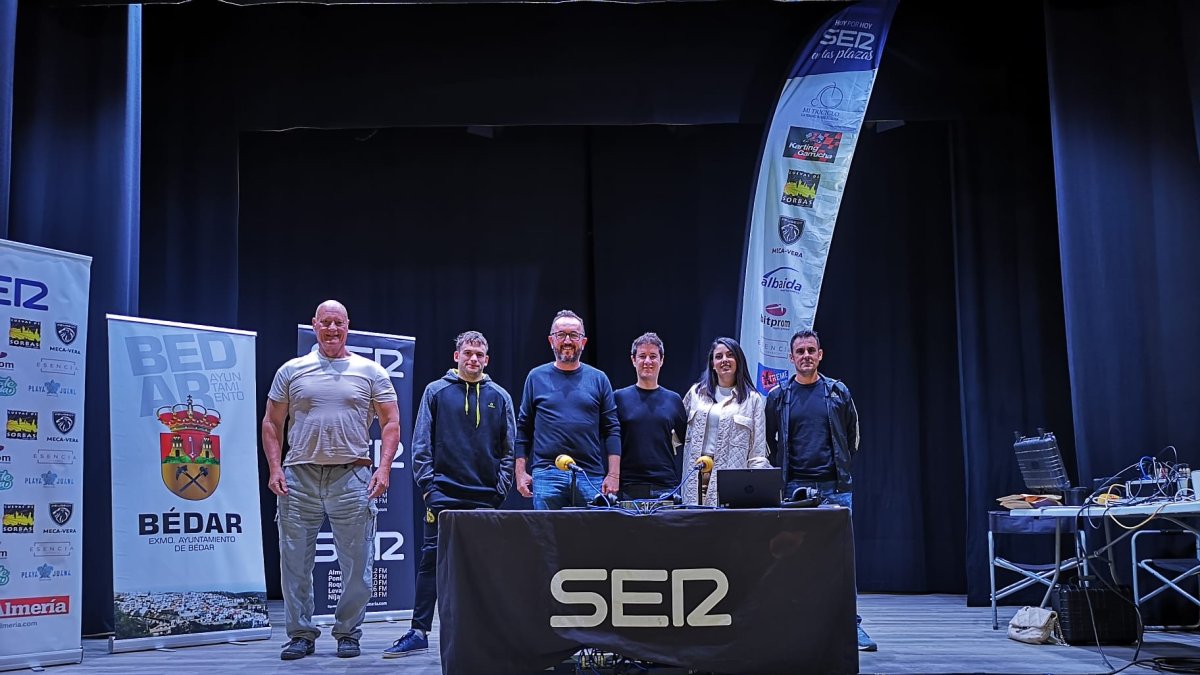 Fotografía de familia de la SER en Bédar.