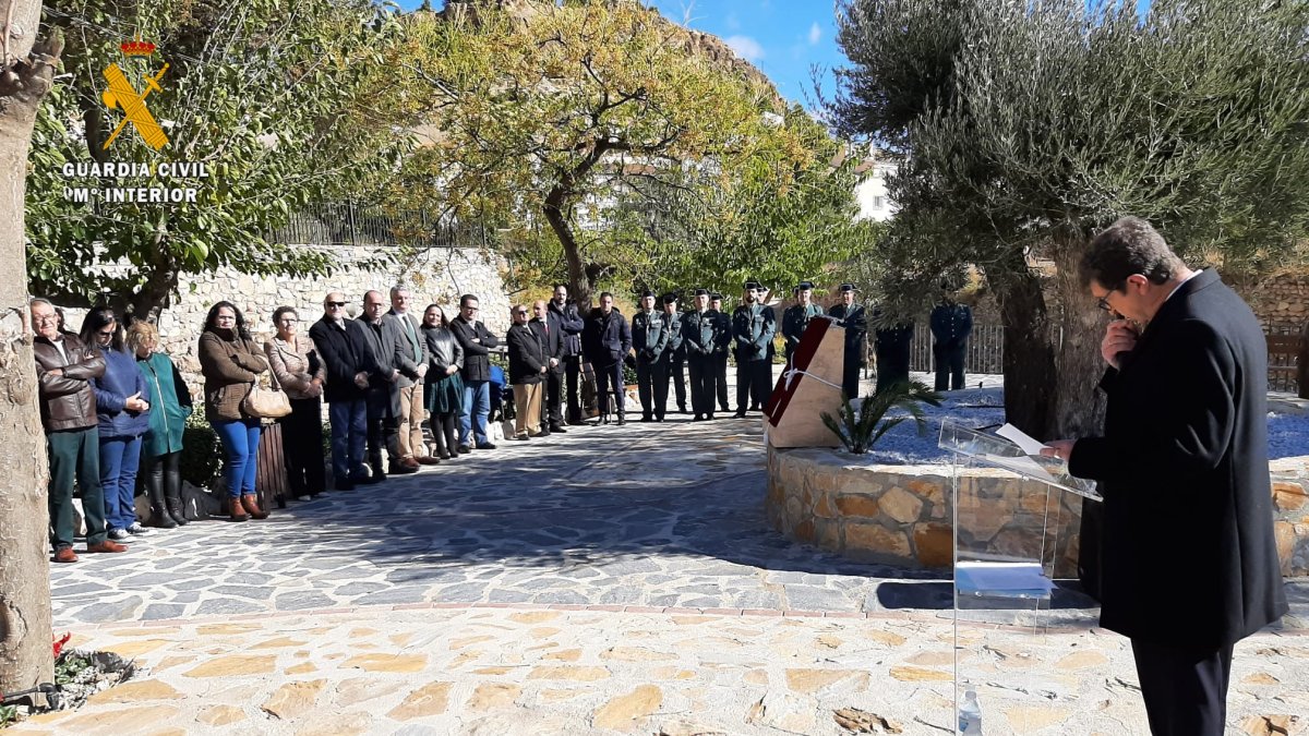 Homenaje al agente de la Guardia Civil.