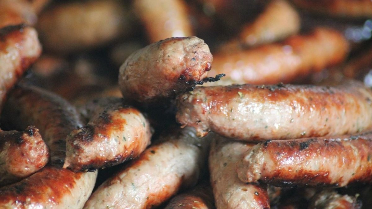Salchichas al vino para comer.