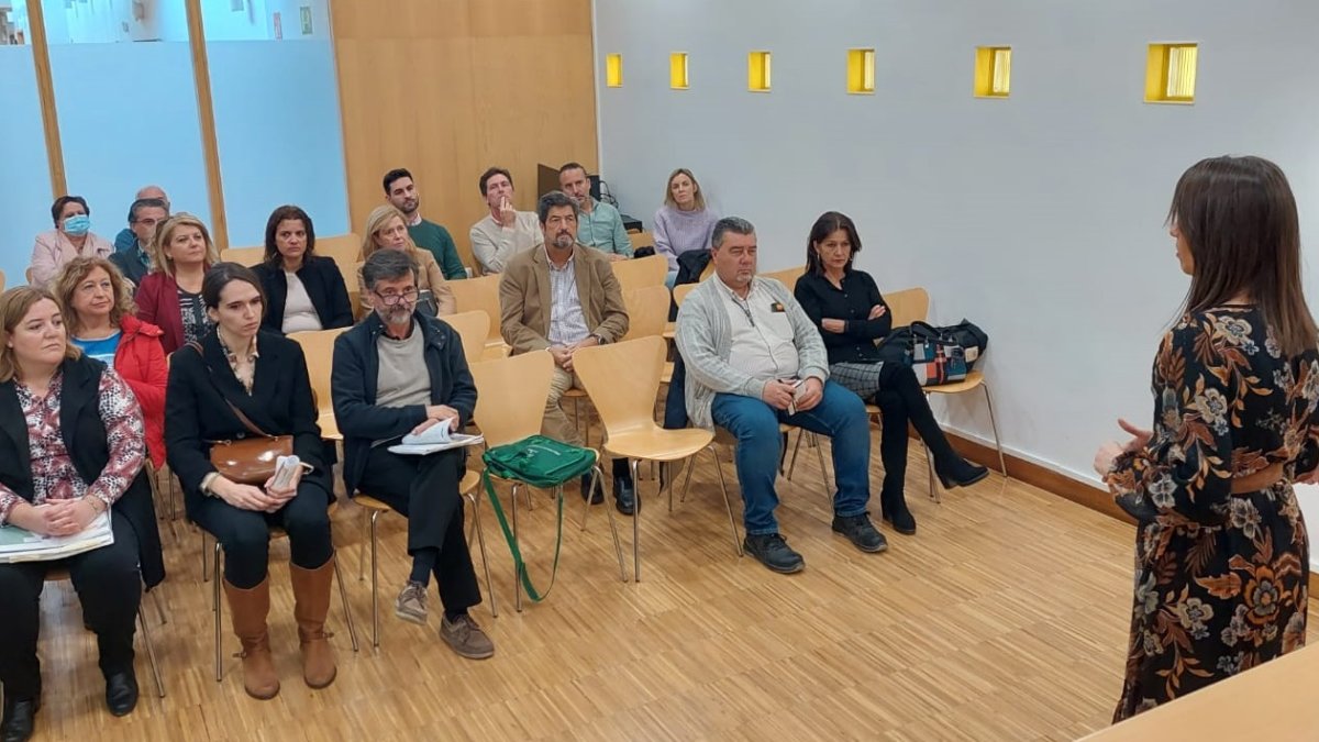 eunión informativa comarcal en Alhama en donde se detalló el Plan EcoVivienda de la Junta de Andalucía.