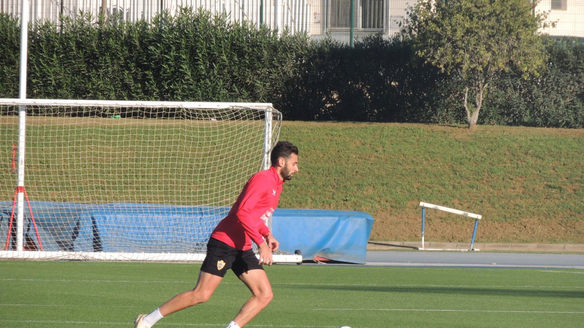 Iván Martos en el entrenamiento del pasado sábado en el campo Anexo.