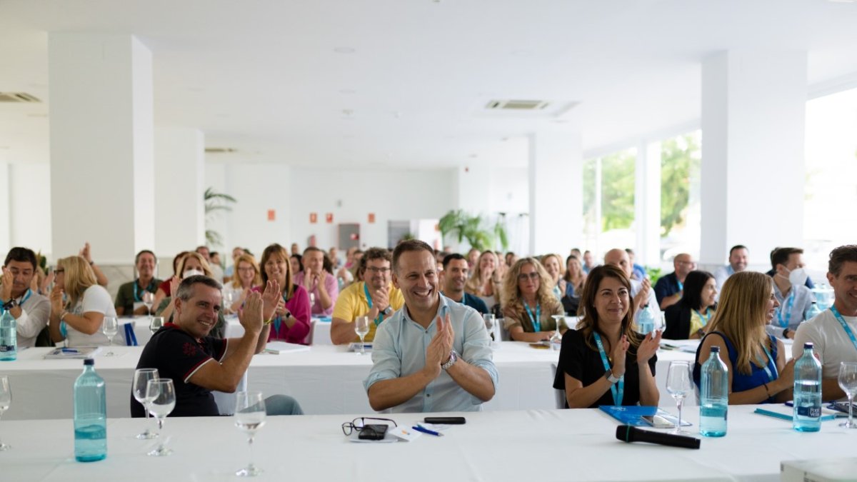 Maria Jose Blanco en el centro junto con el resto de representantes de ANPE.