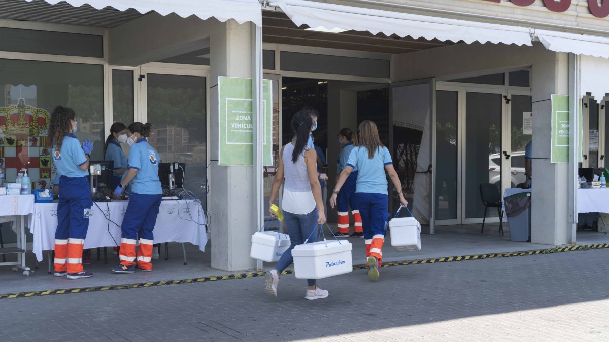 Sanitarios en el Palacio de los Juegos Mediterráneos.