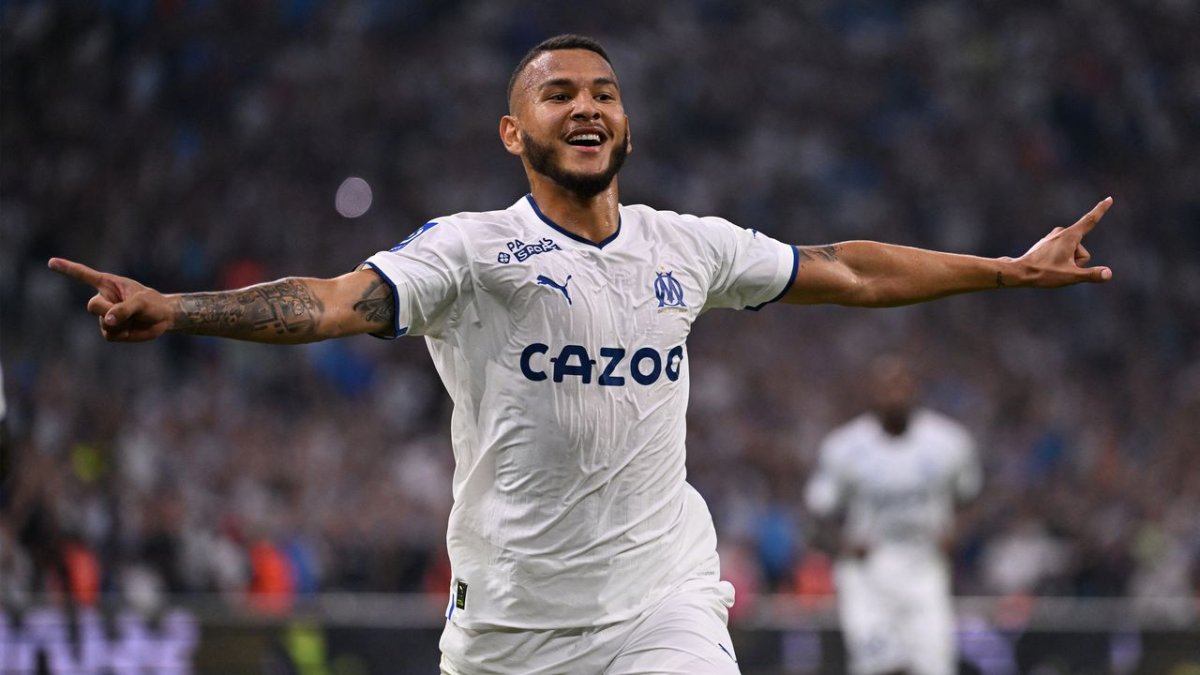 Luis Suárez empezó la temporada con el Olympique de Marsella haciendo doblete.